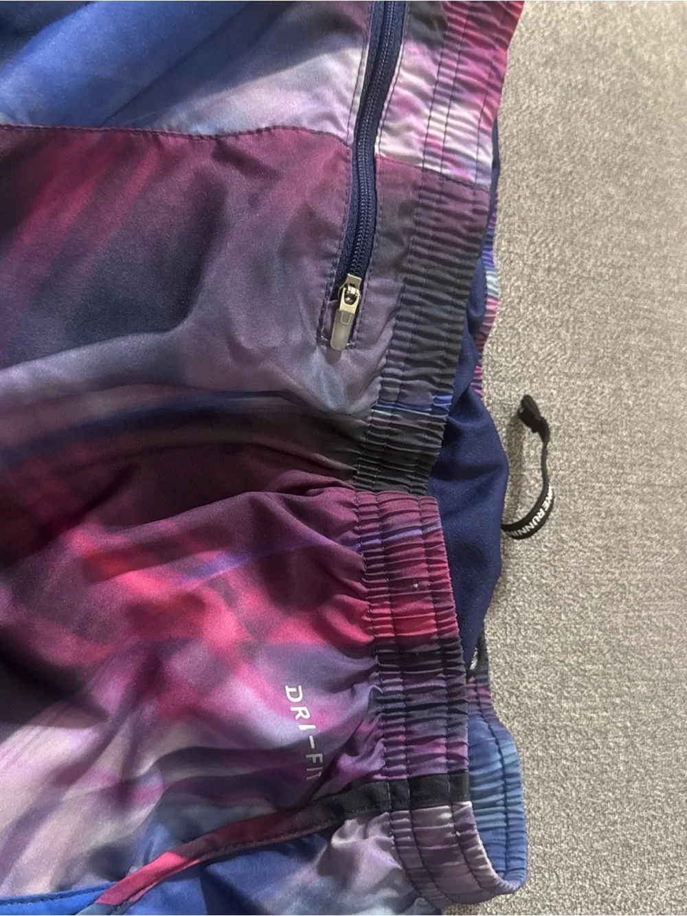 NIKE WOMENS MEDIUM RUNNING SHORTS EUC